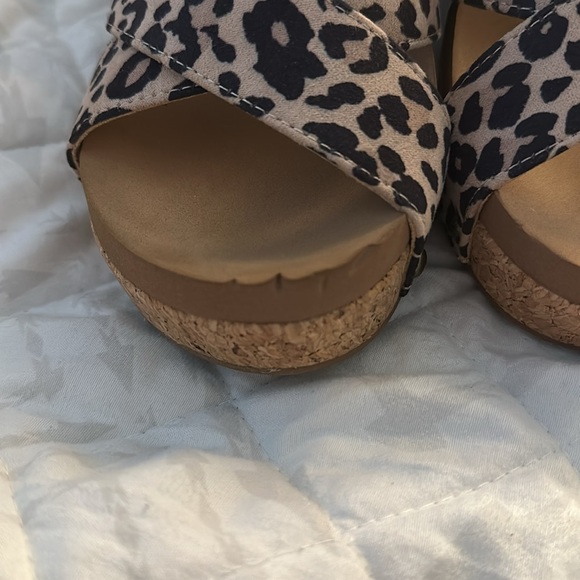 Corkys Leopard Wedge Sandal Size 7 - Picture 4 of 5